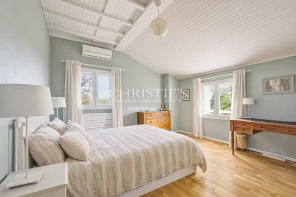 Latresne – Élégante maison familiale avec piscine et grand parc arboré à quelques minutes de Bordeaux