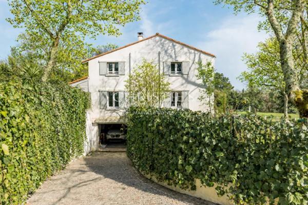 Latresne – Élégante maison familiale avec piscine et grand parc arboré à quelques minutes de Bordeaux