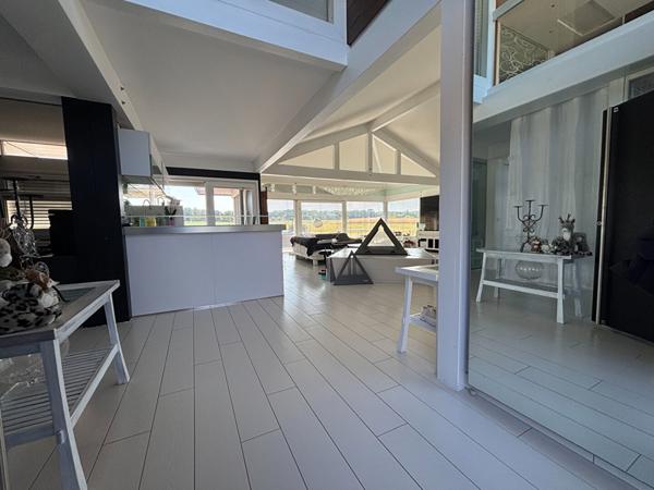 Maison - 5 pièces - 230 m²