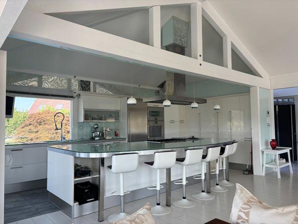 Maison - 5 pièces - 230 m²