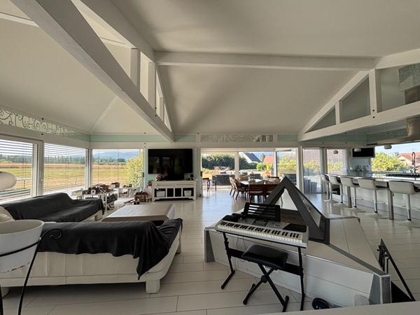 Maison - 5 pièces - 230 m²