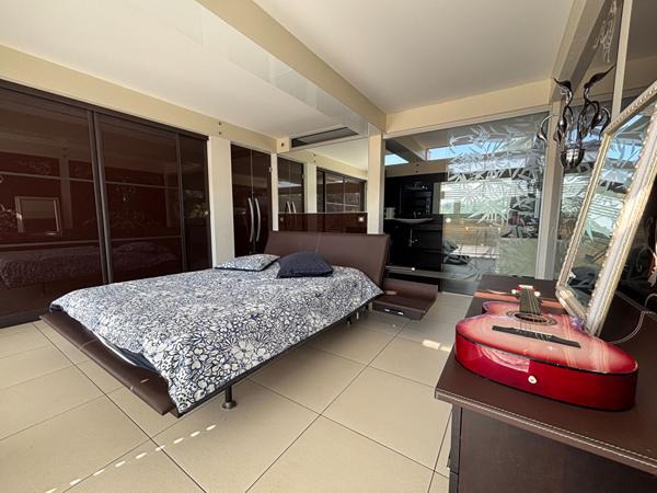 Maison - 5 pièces - 230 m²