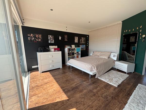 Maison - 5 pièces - 230 m²