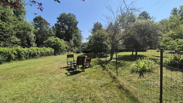 Segonzac (24600) Maison en pierre rénovée, quatre chambres, sous-sol, Dépendance, terrain 2477m²