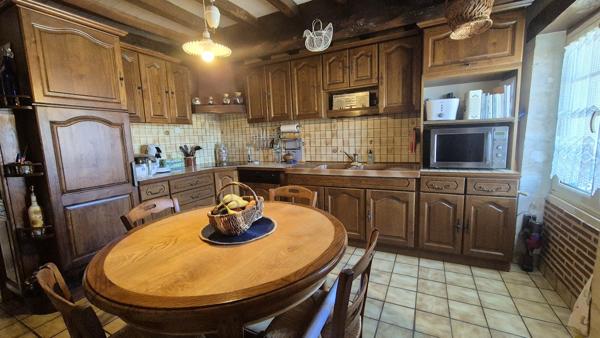 Segonzac (24600) Maison en pierre rénovée, quatre chambres, sous-sol, Dépendance, terrain 2477m²