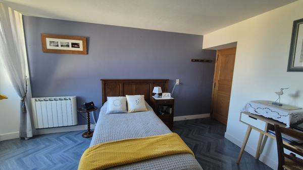 Segonzac (24600) Maison en pierre rénovée, quatre chambres, sous-sol, Dépendance, terrain 2477m²