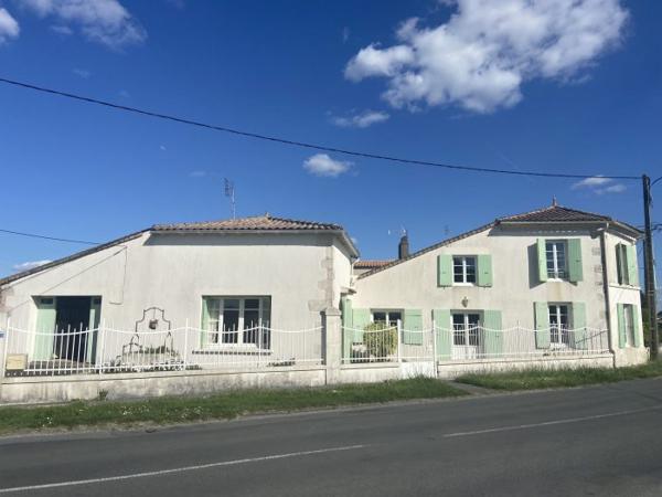 Maison charentaise Cozes 275 m²