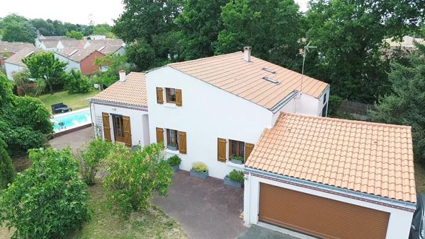 Maison 4 chambres avec piscine à vendre proche du centre ville du Poiré sur Vie