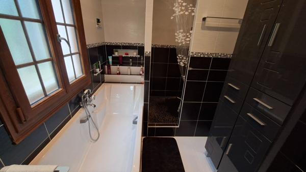 Maison 4 chambres avec piscine à vendre proche du centre ville du Poiré sur Vie