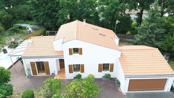 Maison 4 chambres avec piscine à vendre proche du centre ville du Poiré sur Vie