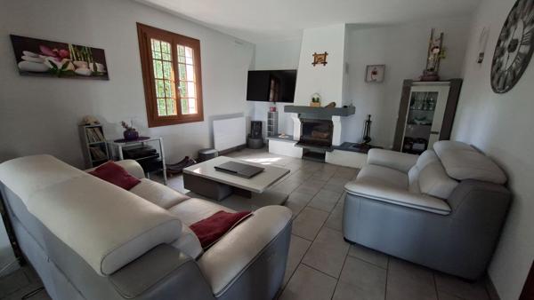 Maison 4 chambres avec piscine à vendre proche du centre ville du Poiré sur Vie