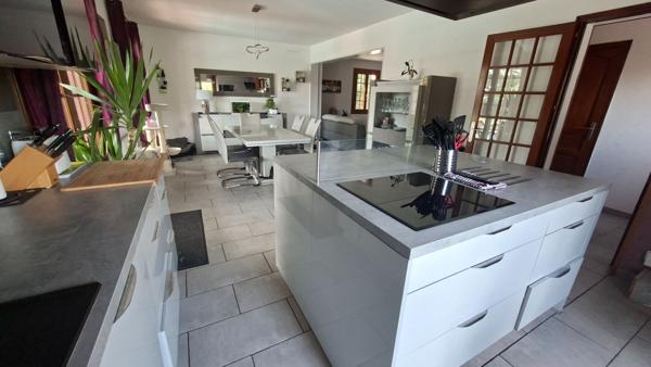 Maison 4 chambres avec piscine à vendre proche du centre ville du Poiré sur Vie
