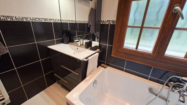 Maison 4 chambres avec piscine à vendre proche du centre ville du Poiré sur Vie