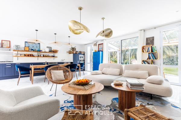 Villa des années 60 revisitée dans un écrin de verdure, plage à pied