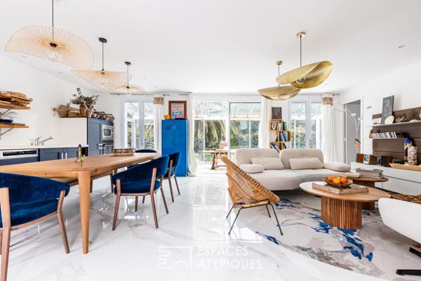 Villa des années 60 revisitée dans un écrin de verdure, plage à pied