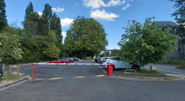 Emplacement de parking extérieur – Poitiers Saint Cyprien