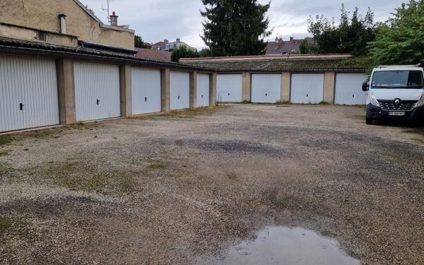 Stationnement à louer