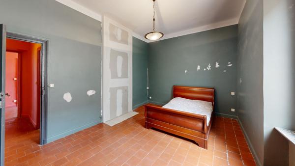 À VENDRE ! Appartement haussmannien avec grande terrasse et garage - Centre de Narbonne