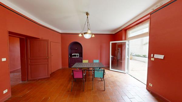 À VENDRE ! Appartement haussmannien avec grande terrasse et garage - Centre de Narbonne
