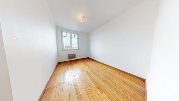 Appartement Melun 3 pièces 75 m2 avec cave et cellier.