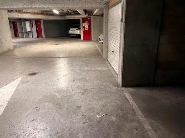 Vente                                                      Parking
                        
                                         12 m2                     à Asnières-sur-Seine