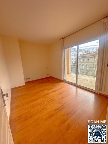 À Vendre ? Appartement T5 de 171 m² ? Idéal Colocation ou Bureaux ? Niort (La Gare)