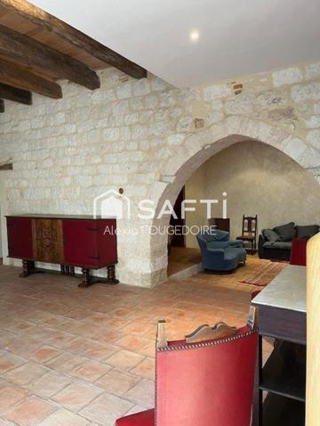 MAISON EN PIERRE TYPE 9 DANS LE VILLAGE DE CASTELNEAU DE MONTMIRAL