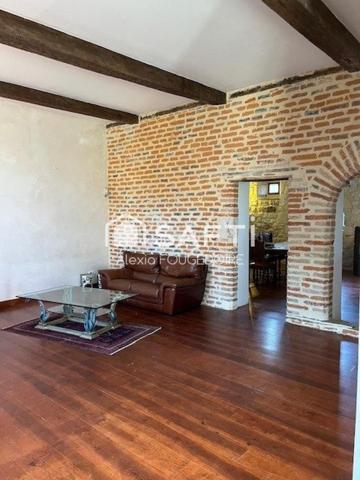 MAISON EN PIERRE TYPE 9 DANS LE VILLAGE DE CASTELNEAU DE MONTMIRAL