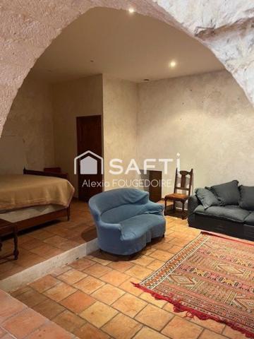 MAISON EN PIERRE TYPE 9 DANS LE VILLAGE DE CASTELNEAU DE MONTMIRAL