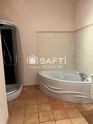 MAISON EN PIERRE TYPE 9 DANS LE VILLAGE DE CASTELNEAU DE MONTMIRAL