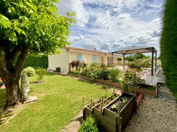 Charmante maison de plain-pied proche de Jonzac et grand garage