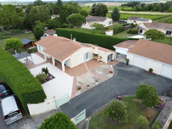 Charmante maison de plain-pied proche de Jonzac et grand garage