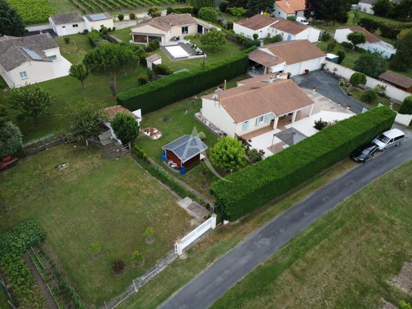 Charmante maison de plain-pied proche de Jonzac et grand garage
