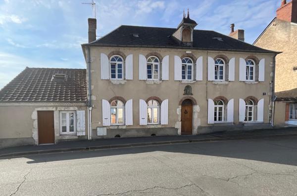 Maison à vendre au centre-ville de Mehun Sur Yevre