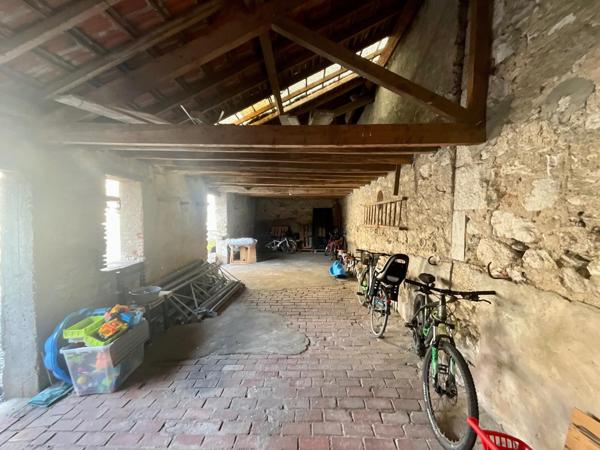 Maison à vendre au centre-ville de Mehun Sur Yevre