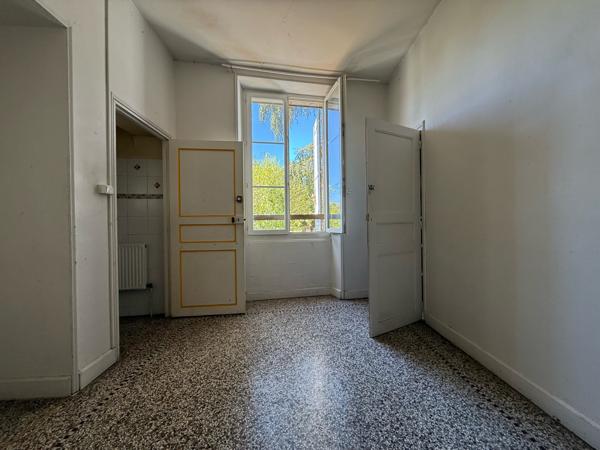 Lodève (34700) EN EXCLUSIVITE !!! Appartement de 371m² + Garage de 80m²