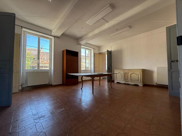 Lodève (34700) EN EXCLUSIVITE !!! Appartement de 371m² + Garage de 80m²