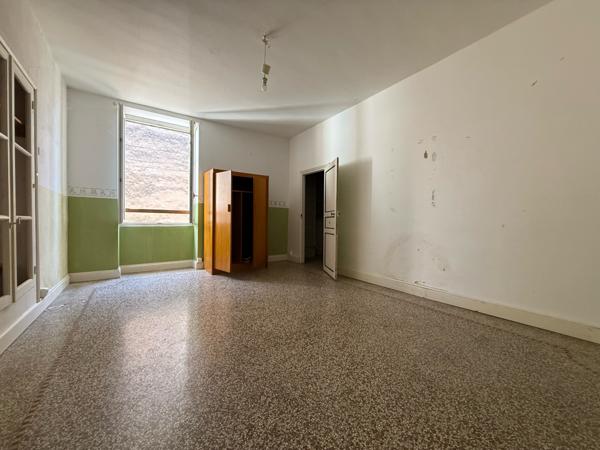 Lodève (34700) EN EXCLUSIVITE !!! Appartement de 371m² + Garage de 80m²