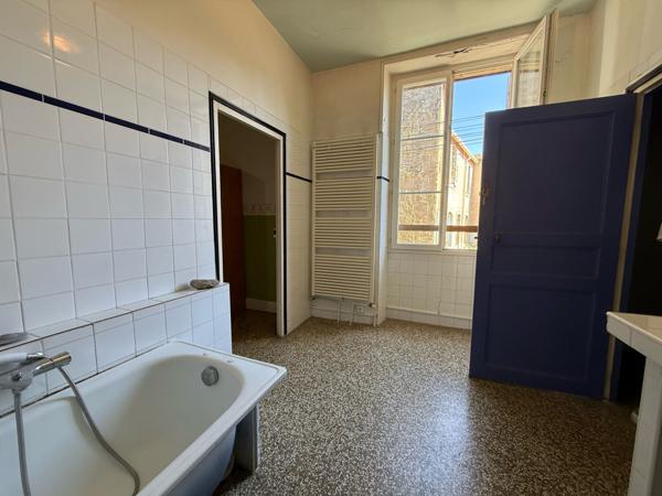 Lodève (34700) EN EXCLUSIVITE !!! Appartement de 371m² + Garage de 80m²
