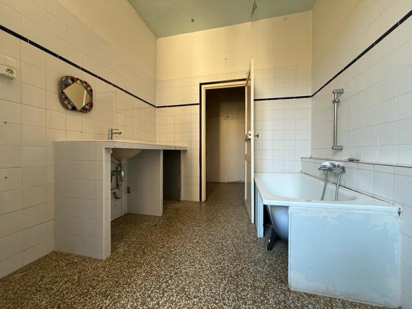 Lodève (34700) EN EXCLUSIVITE !!! Appartement de 371m² + Garage de 80m²