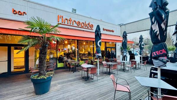 SEYNOD – RESTAURANT BRASSERIE À FORTE NOTORIÉTÉ – EMPLACEMENT N°1 EN GALERIE COMMERCIALE