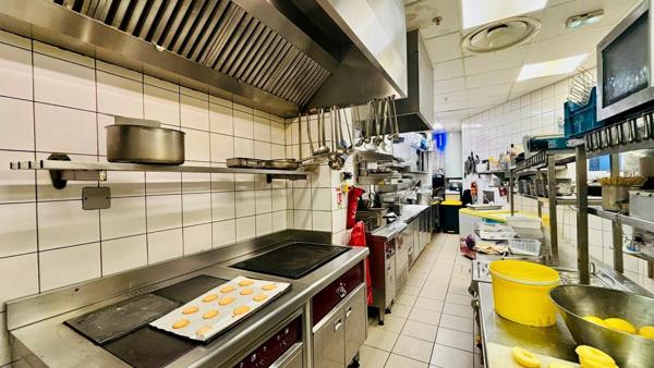SEYNOD – RESTAURANT BRASSERIE À FORTE NOTORIÉTÉ – EMPLACEMENT N°1 EN GALERIE COMMERCIALE