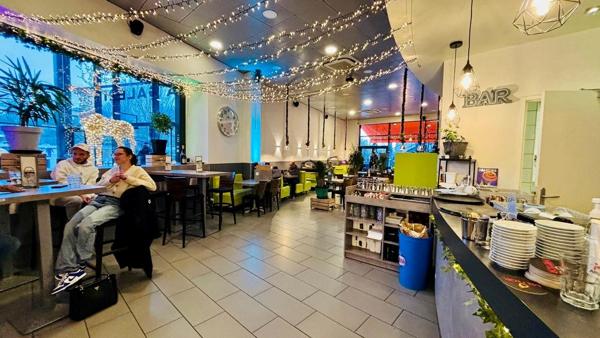 SEYNOD – RESTAURANT BRASSERIE À FORTE NOTORIÉTÉ – EMPLACEMENT N°1 EN GALERIE COMMERCIALE