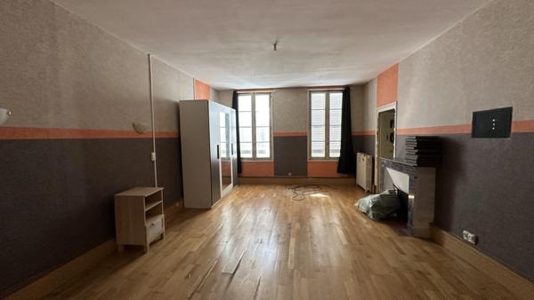 Immeuble à vendre BARBEZIEUX SAINT HILAIRE (16)