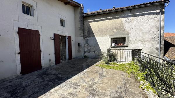 Immeuble à vendre BARBEZIEUX SAINT HILAIRE (16)