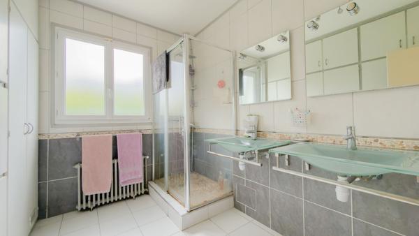 Maison de plain-pied - Yerres 8 pièce(s) 182 m2