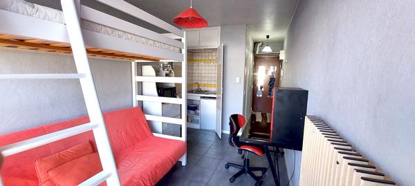 Les facs !! studio + balcon