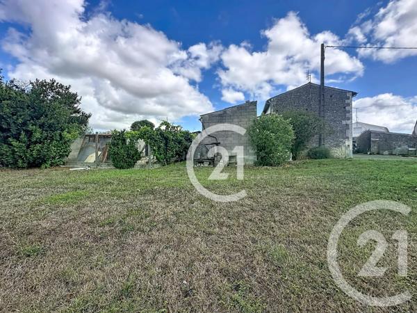 Maison à vendre  5 pièces - 151,50 m 2   LE SEURE  - 17