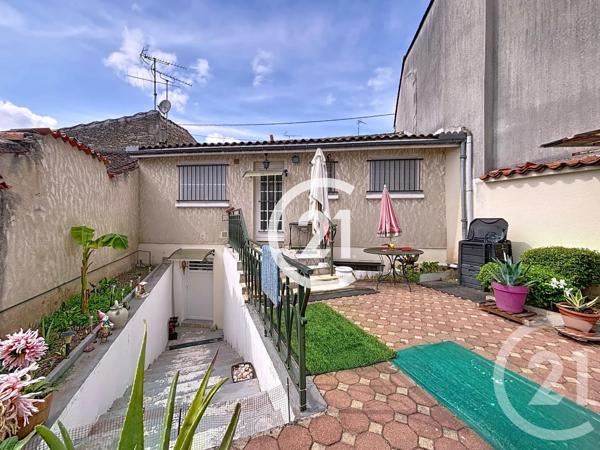 Maison à vendre  5 pièces - 151,50 m 2   LE SEURE  - 17