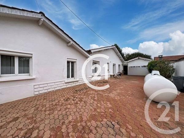 Maison à vendre  5 pièces - 151,50 m 2   LE SEURE  - 17